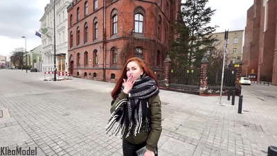 Հանրային պիկապ. գեղեցիկ աղջկան ծծում են iPhone-ի համար և վերջանում է իր փիսիկի մեջ: CleoModel